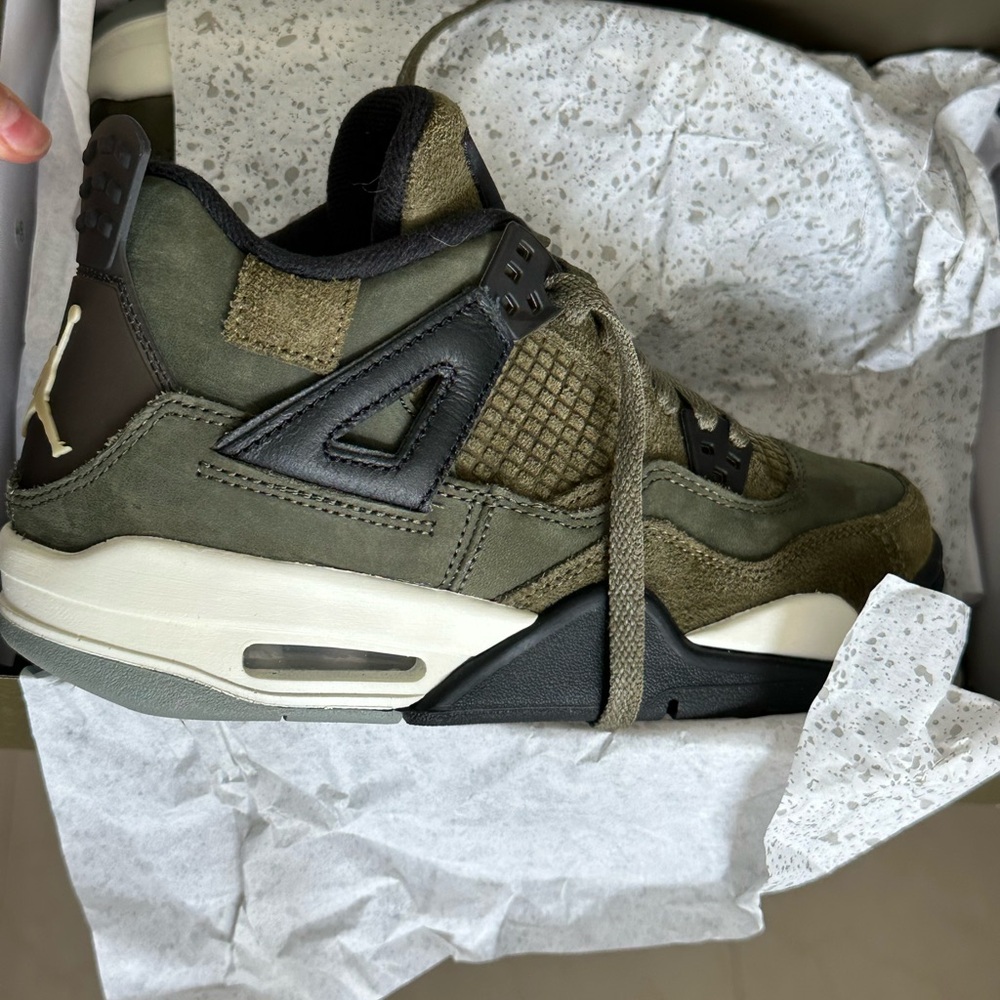 Jordan retro 4 Olive